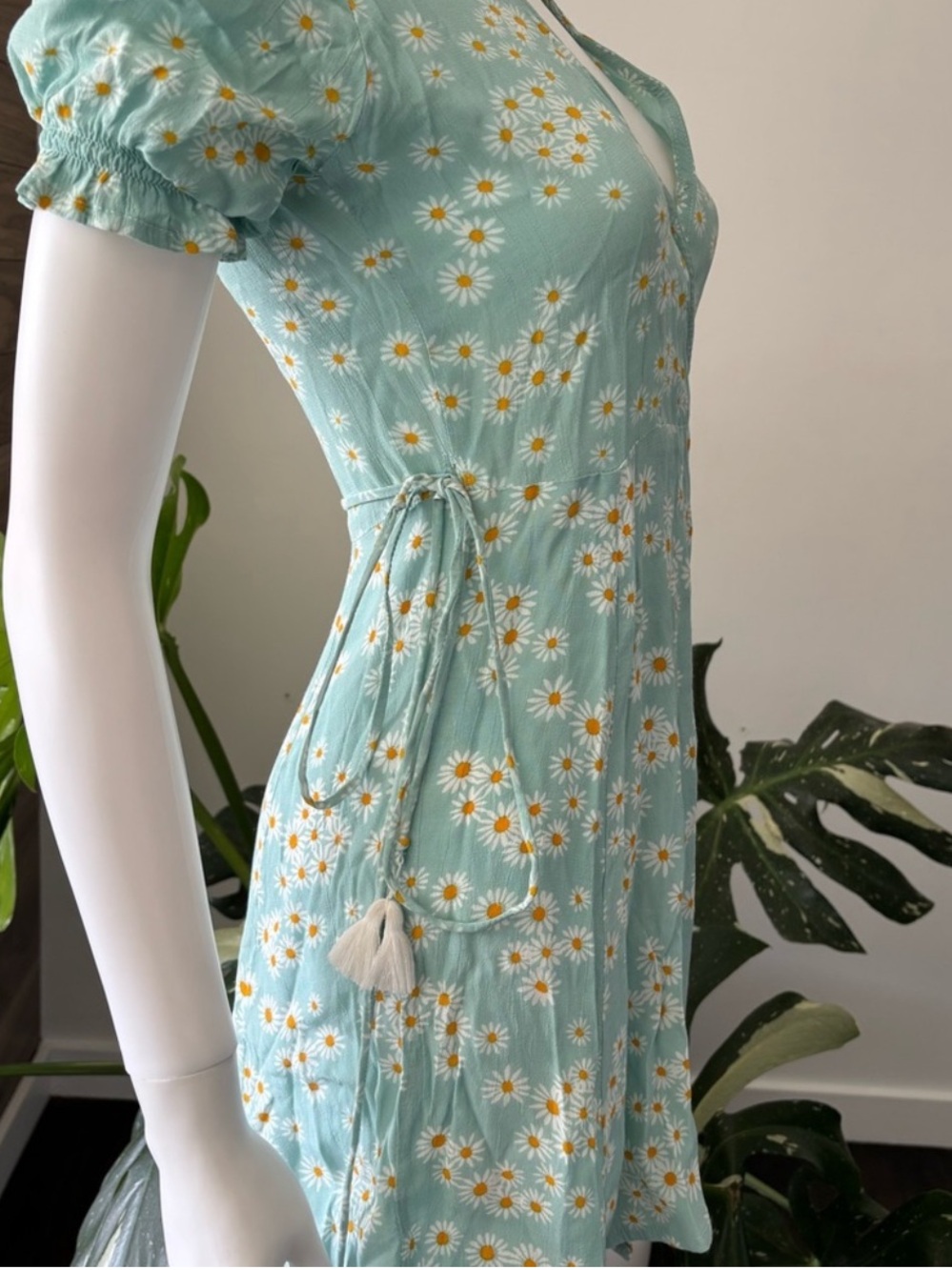 Faithfull The Brand Mira Floral Mini Dress Sz XS 100% Authentic❤️ - Picture 4 of 9